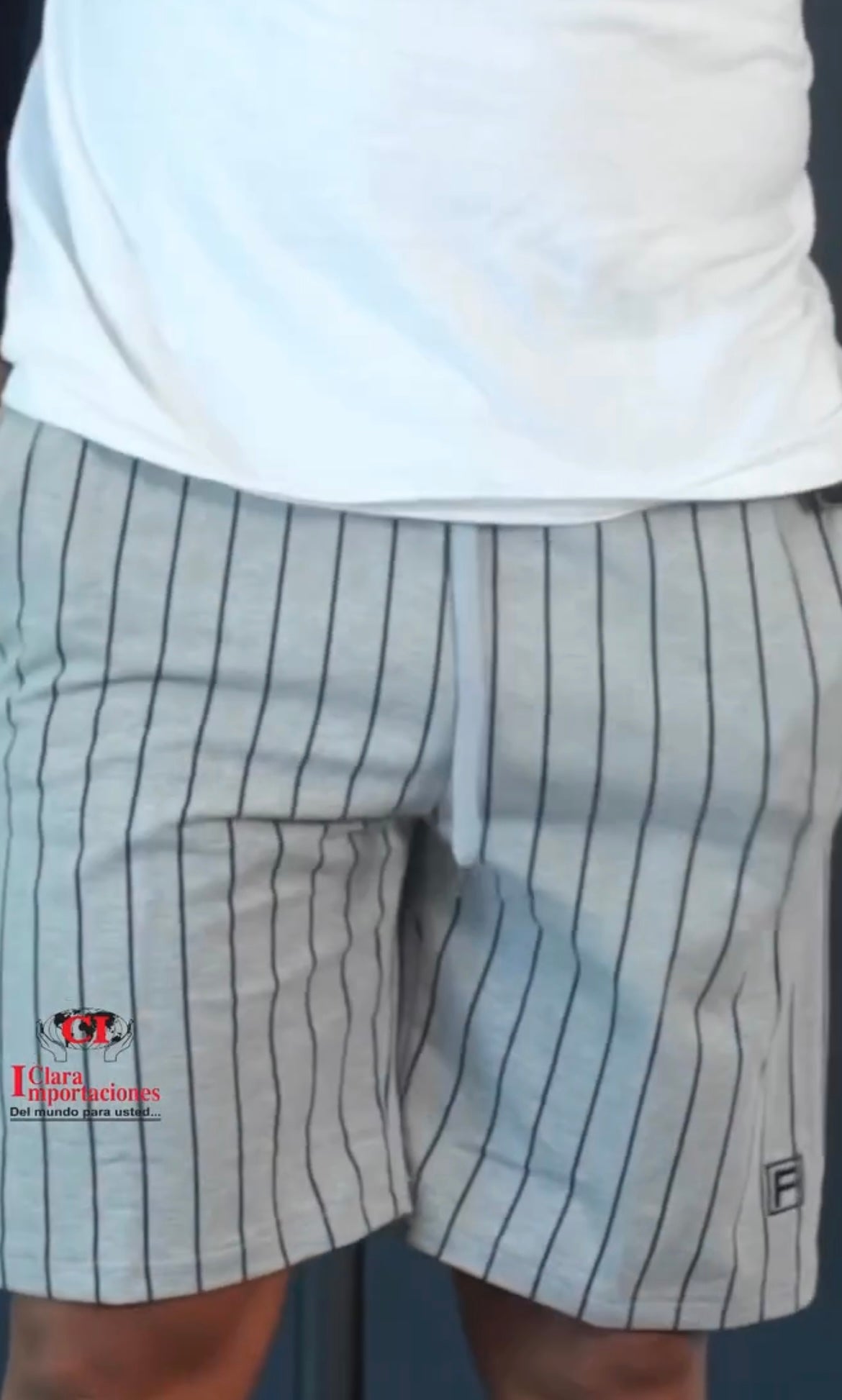SHORT GRIS DE RAYAS