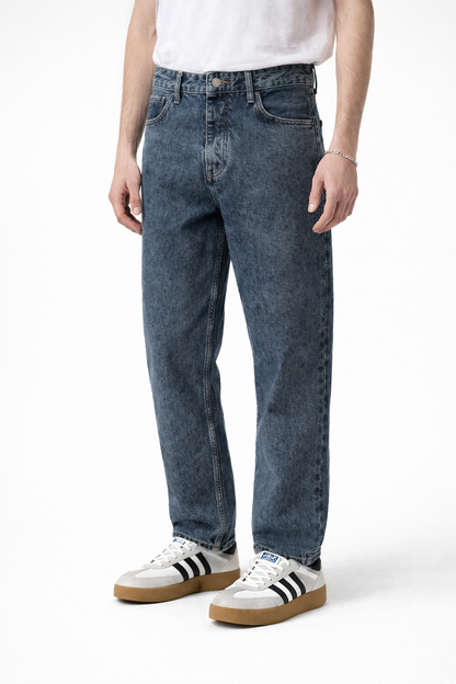 Pantalón de mezclilla oscuro