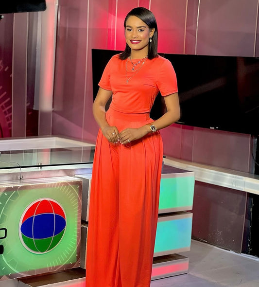 CONJUNTO DISPONIBLE SOLO COLOR  NEGRO